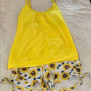 Womens 2 piece swimsuit, only worn one time,size 2XL